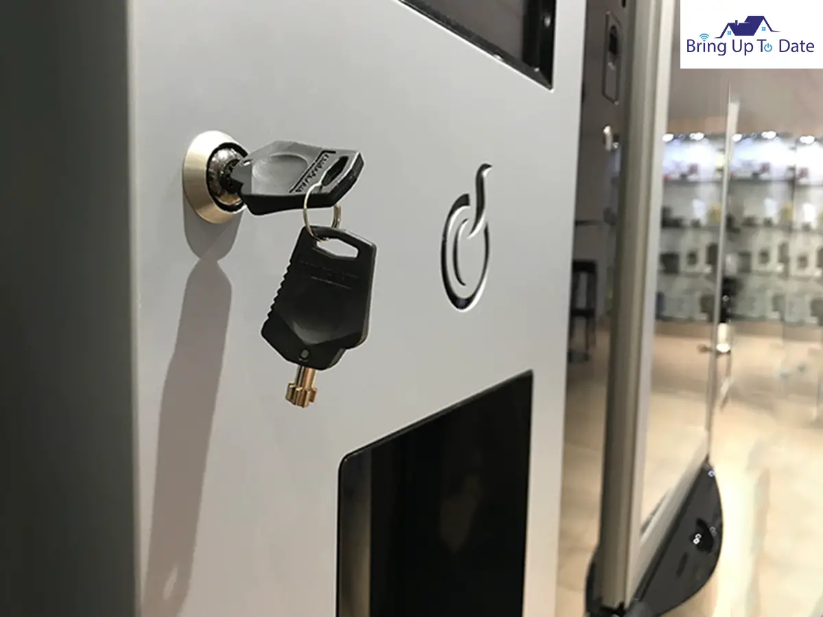 Cam lock on lockers