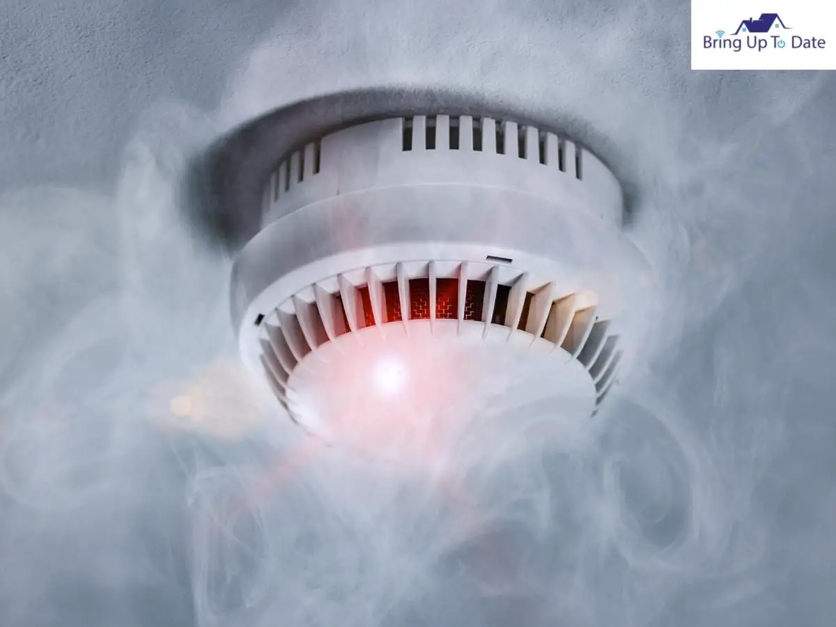 When should you be concerned about the smoke detector red light?