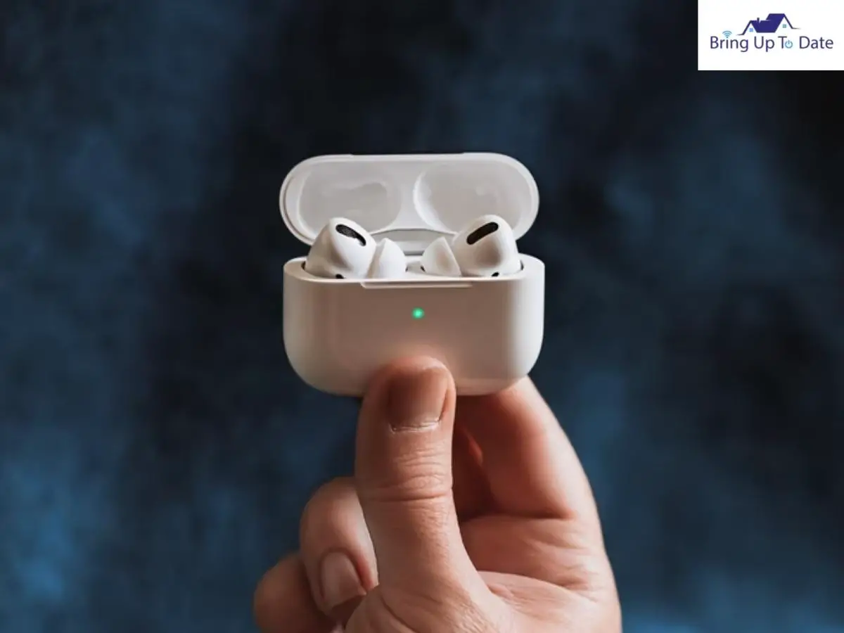 open the lid of the AirPods Case