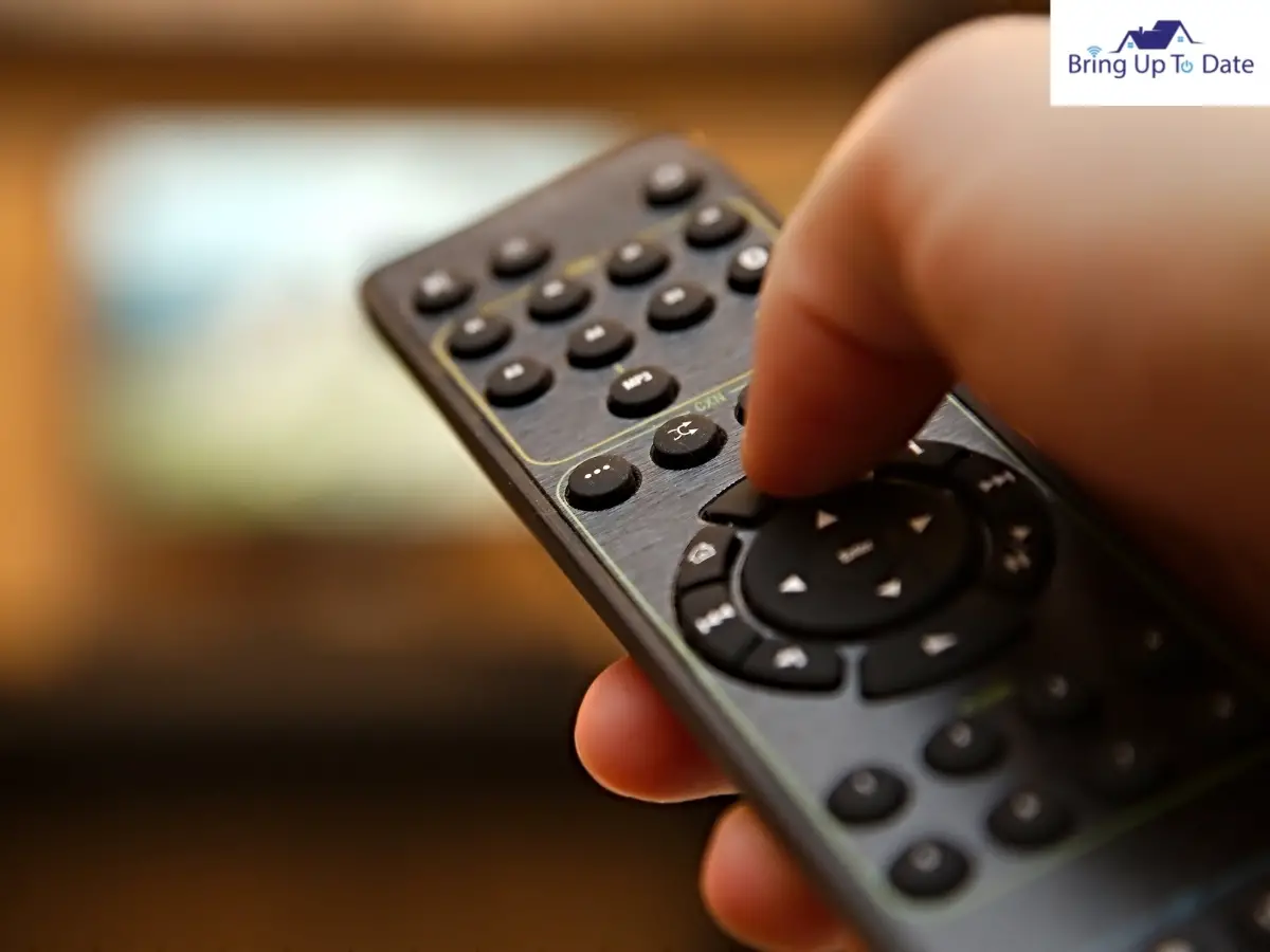 Use A Universal Remote To Turn On The TCL TV